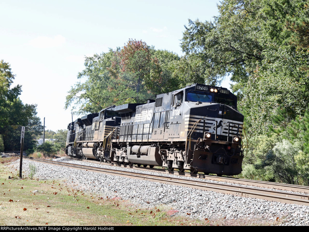 NS 9708 leads train 350-19 eastbound
